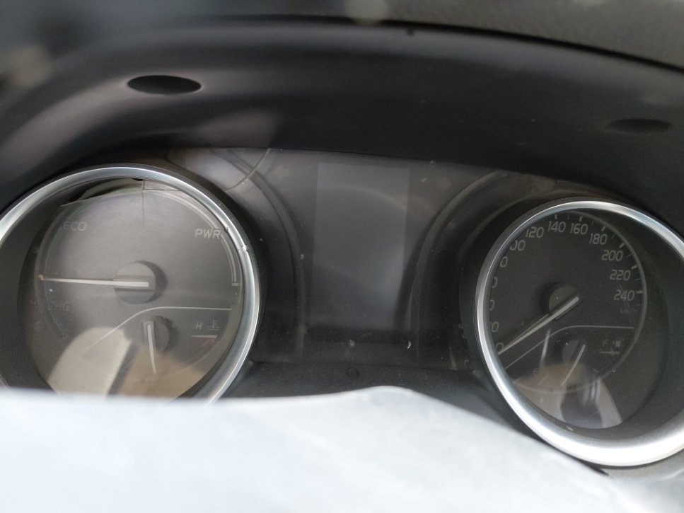 Toyota Camry LE HEV 2019 image