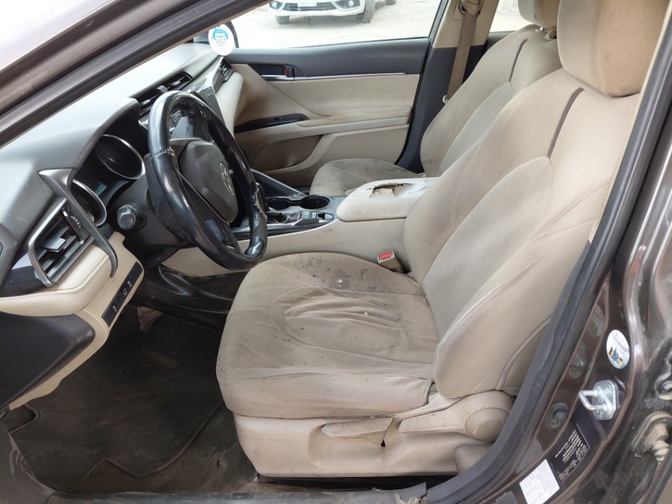 Toyota Camry LE HEV 2019 image