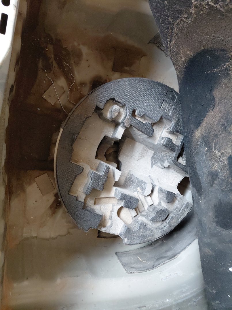 Toyota Camry LE HEV 2019 image