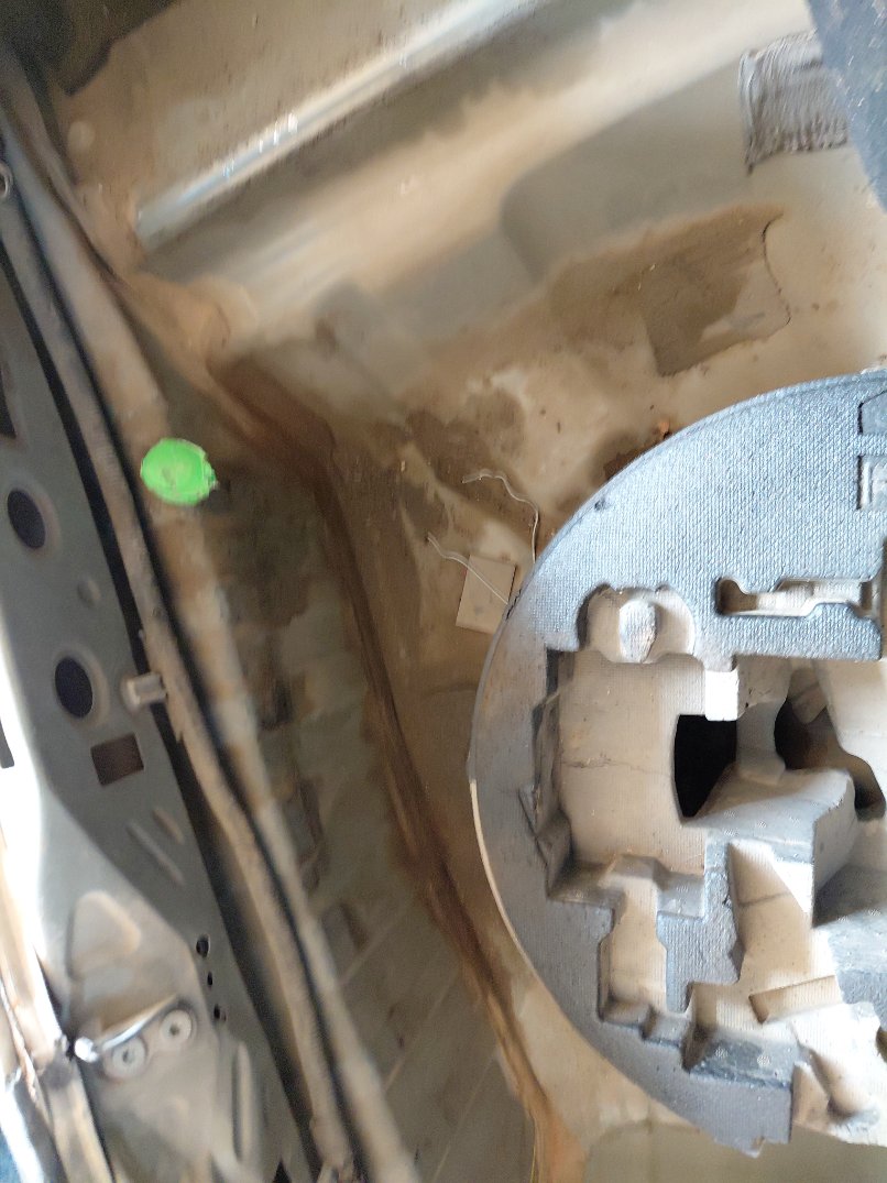 Toyota Camry LE HEV 2019 image