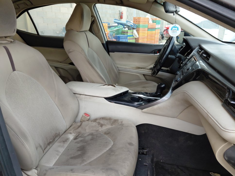 Toyota Camry LE HEV 2019 image