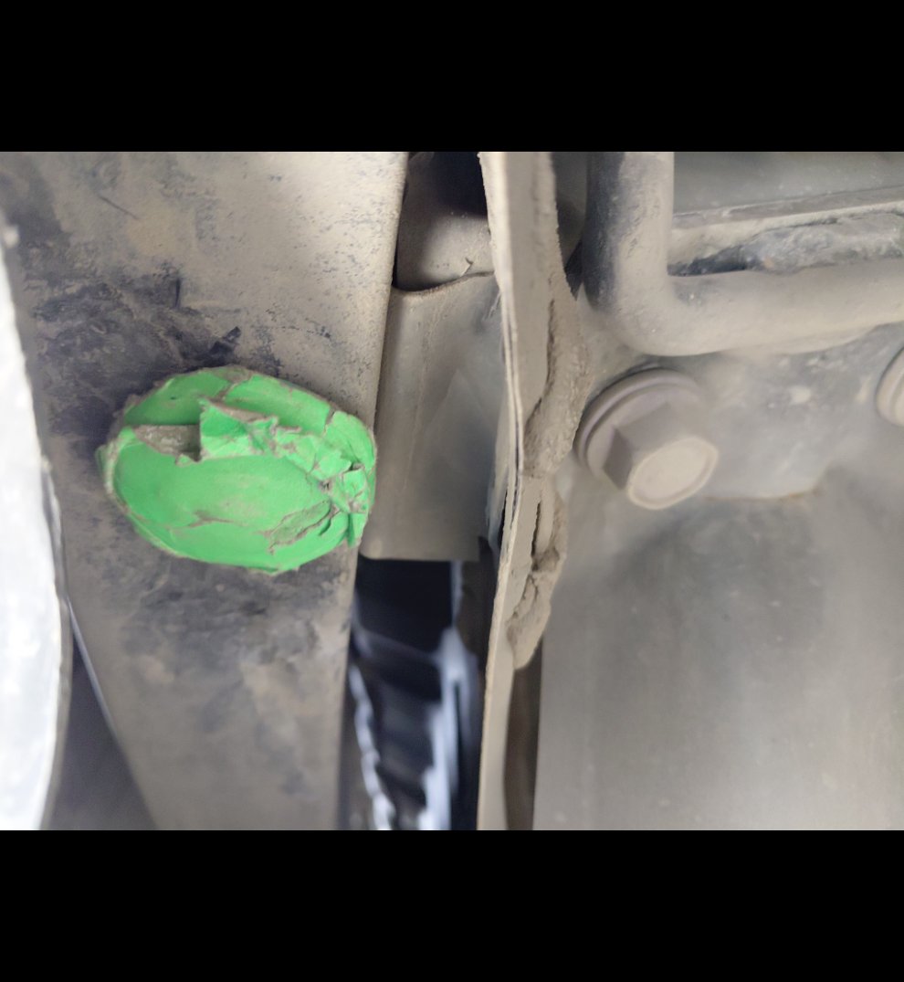 Toyota Camry LE HEV 2019 image