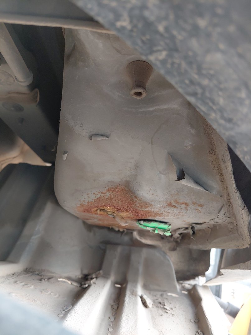 Toyota Camry LE HEV 2019 image