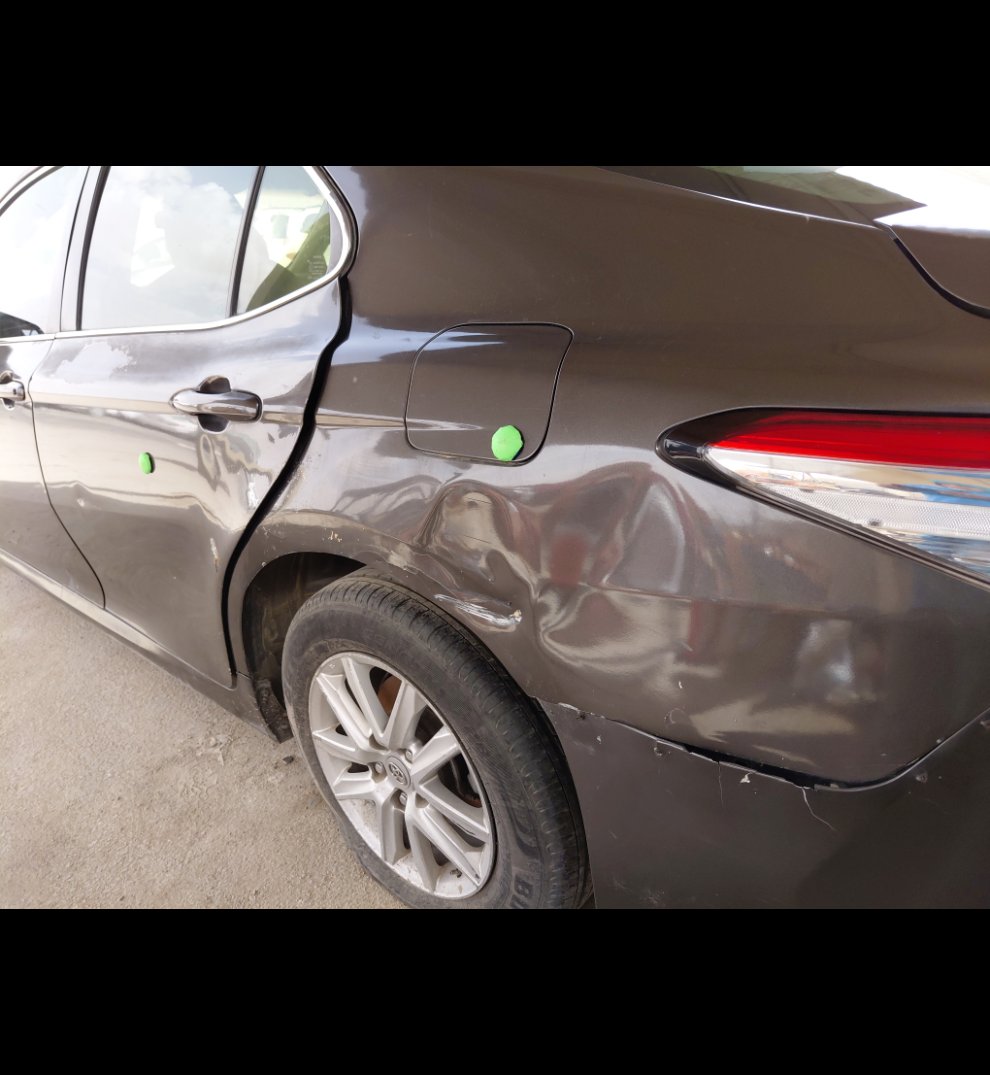 Toyota Camry LE HEV 2019 image