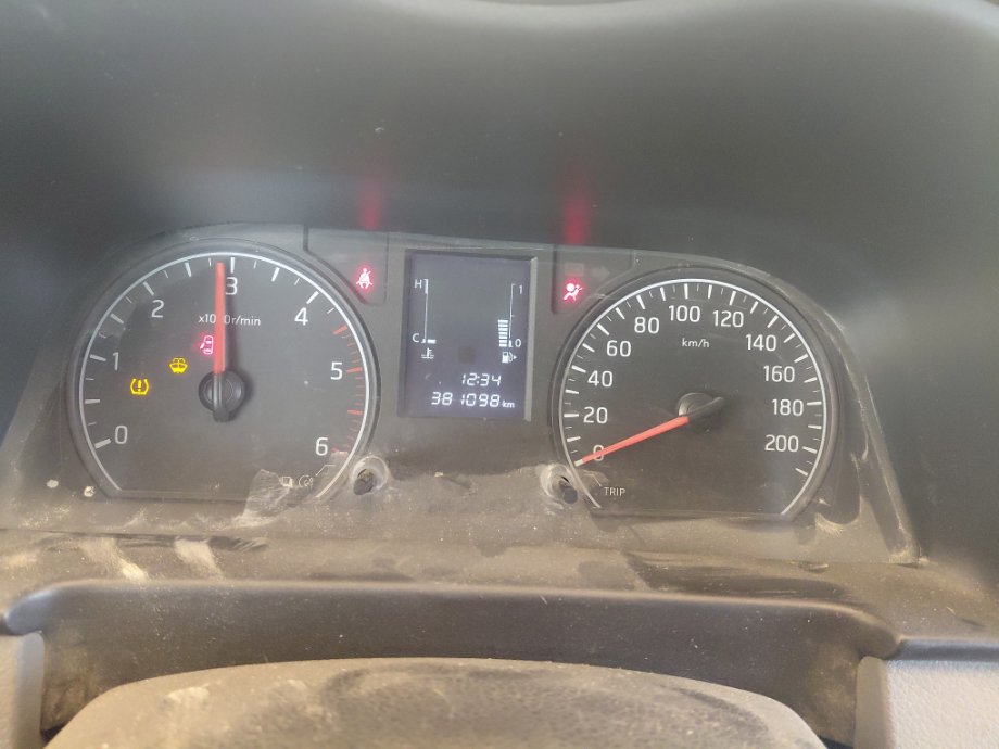 Nissan NV350 Urvan  2021 image