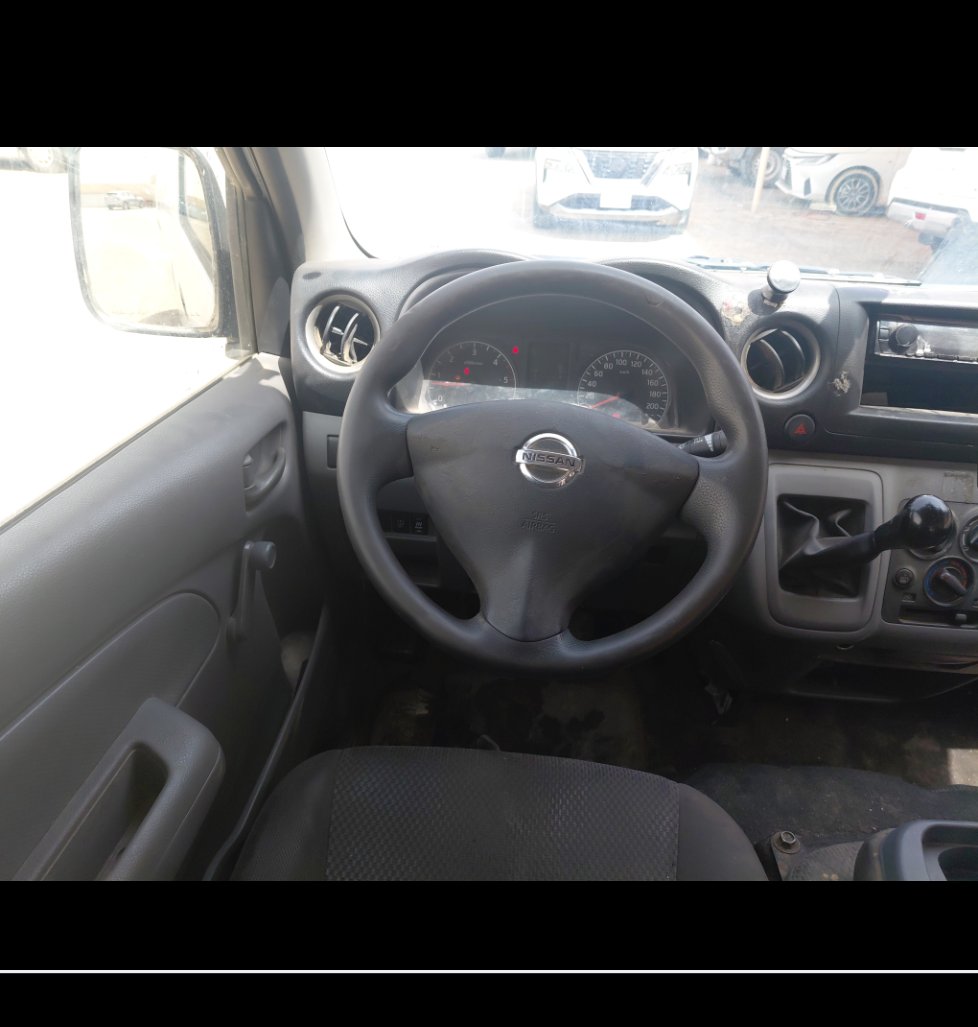Nissan NV350 Urvan  2021 image