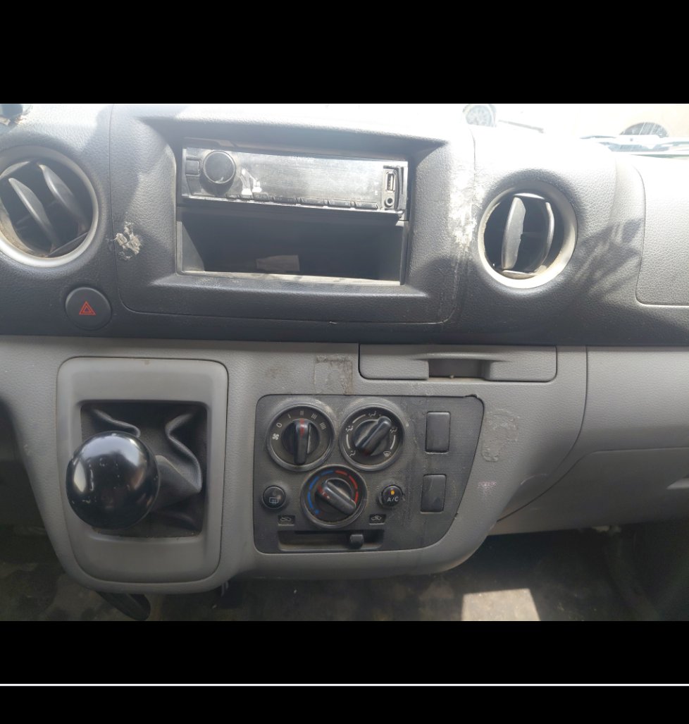 Nissan NV350 Urvan  2021 image