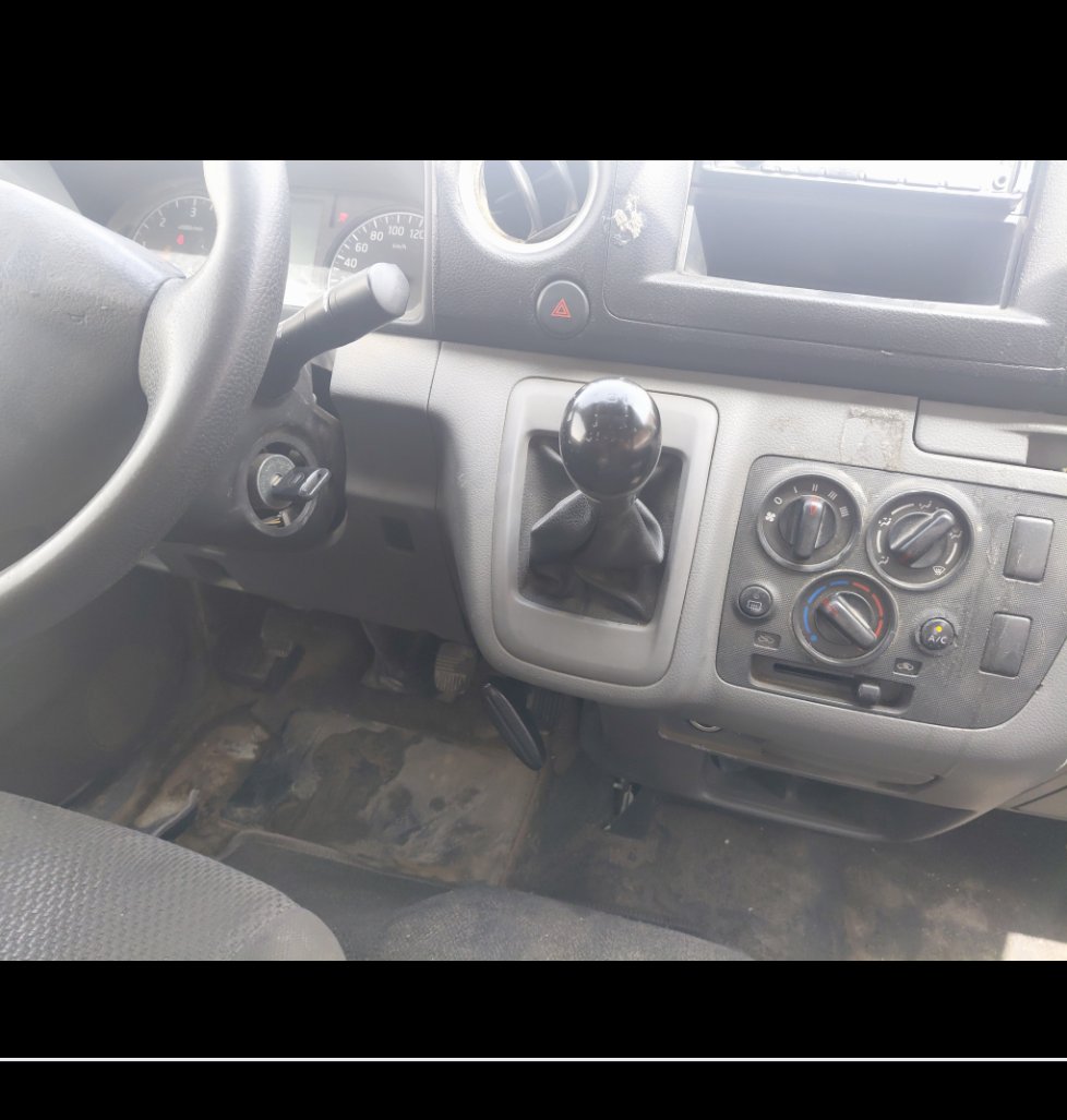 Nissan NV350 Urvan  2021 image