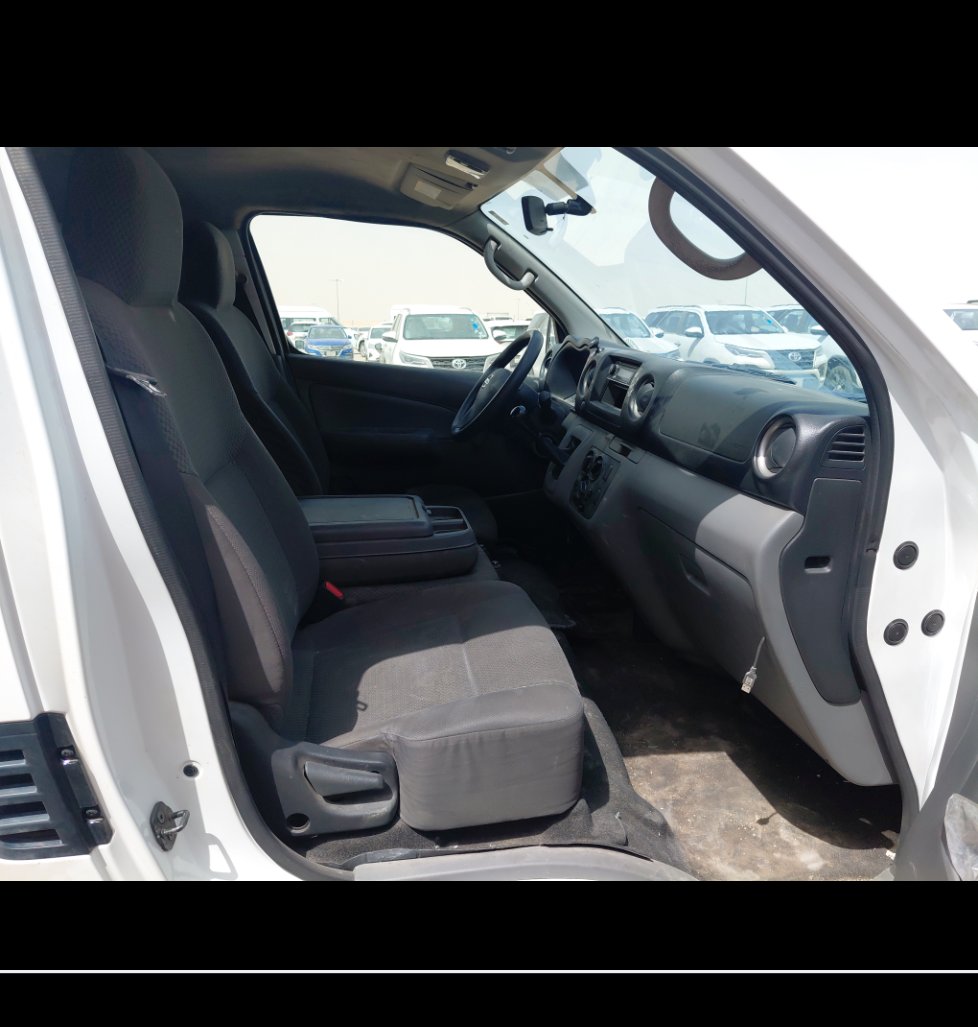 Nissan NV350 Urvan  2021 image