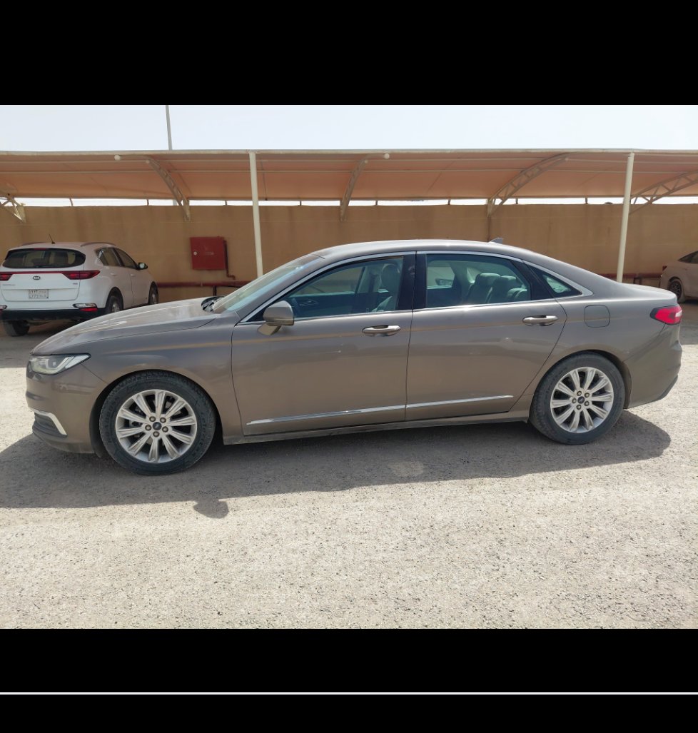 Ford Taurus  2022 image