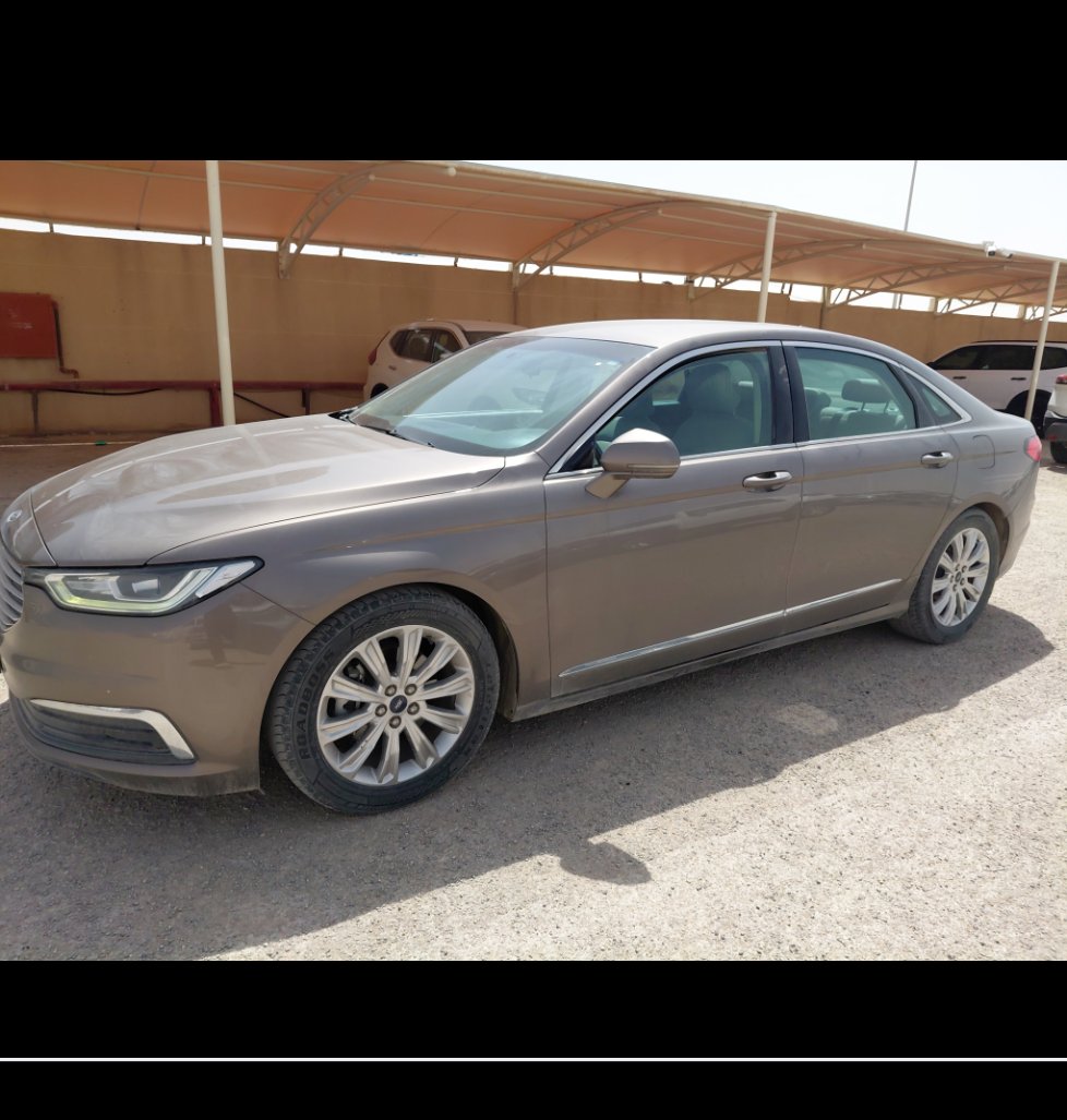 Ford Taurus  2022 image
