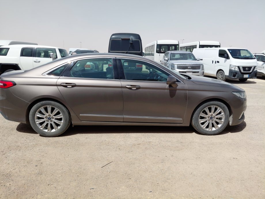 Ford Taurus  2022 image