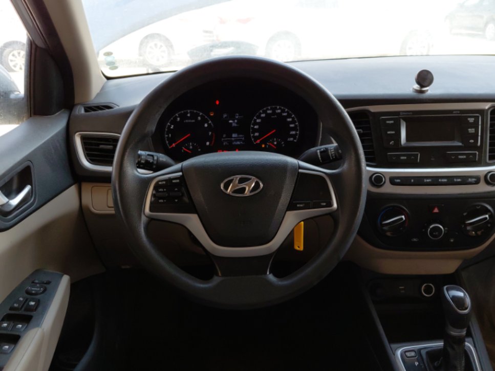 Hyundai Accent STD 2022 image