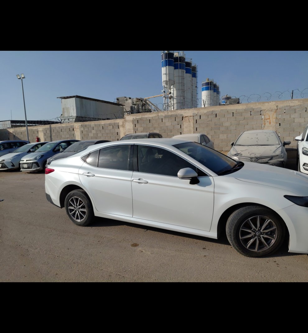 تويوتا كامري E 2025 image