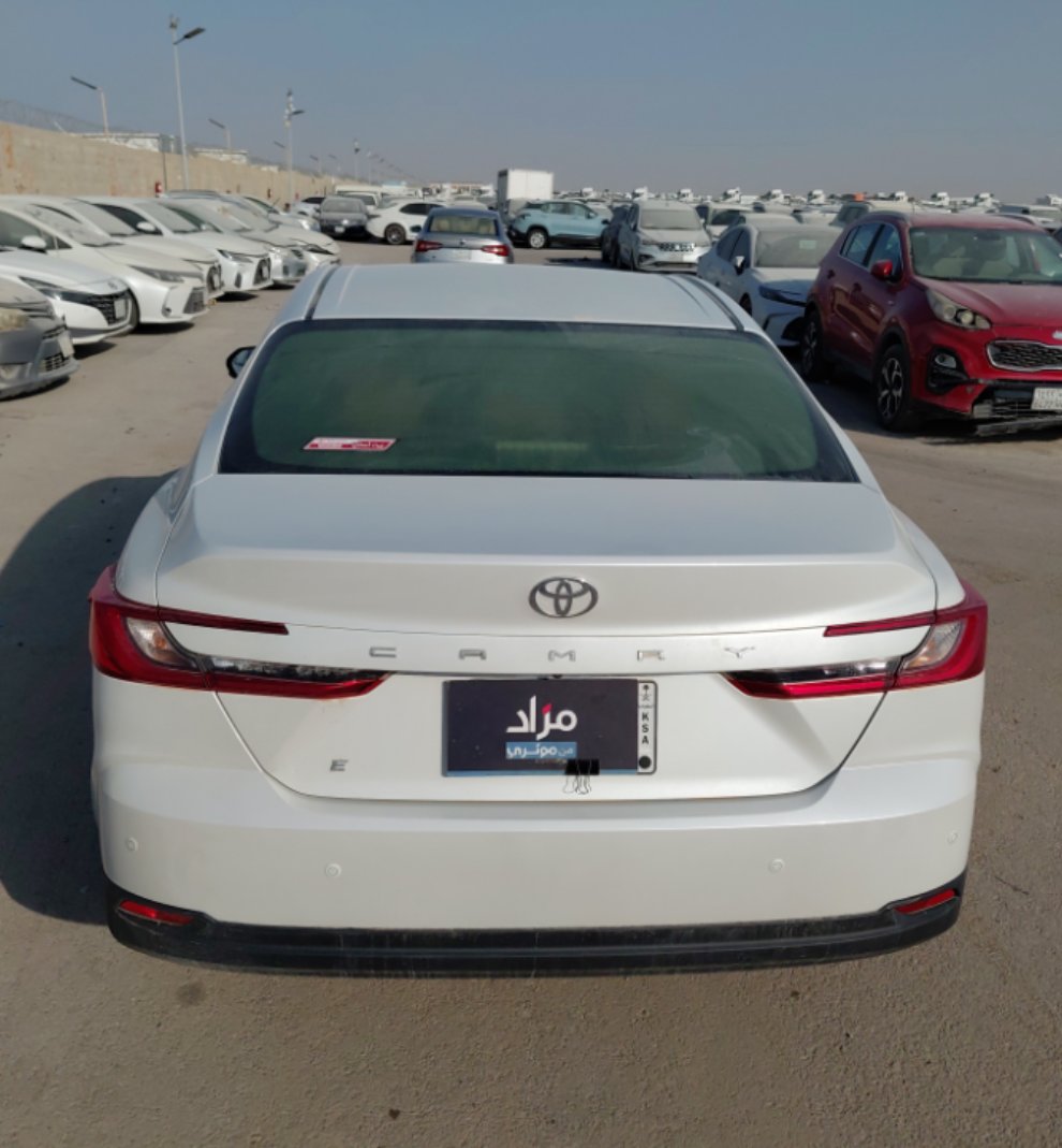 تويوتا كامري E 2025 image