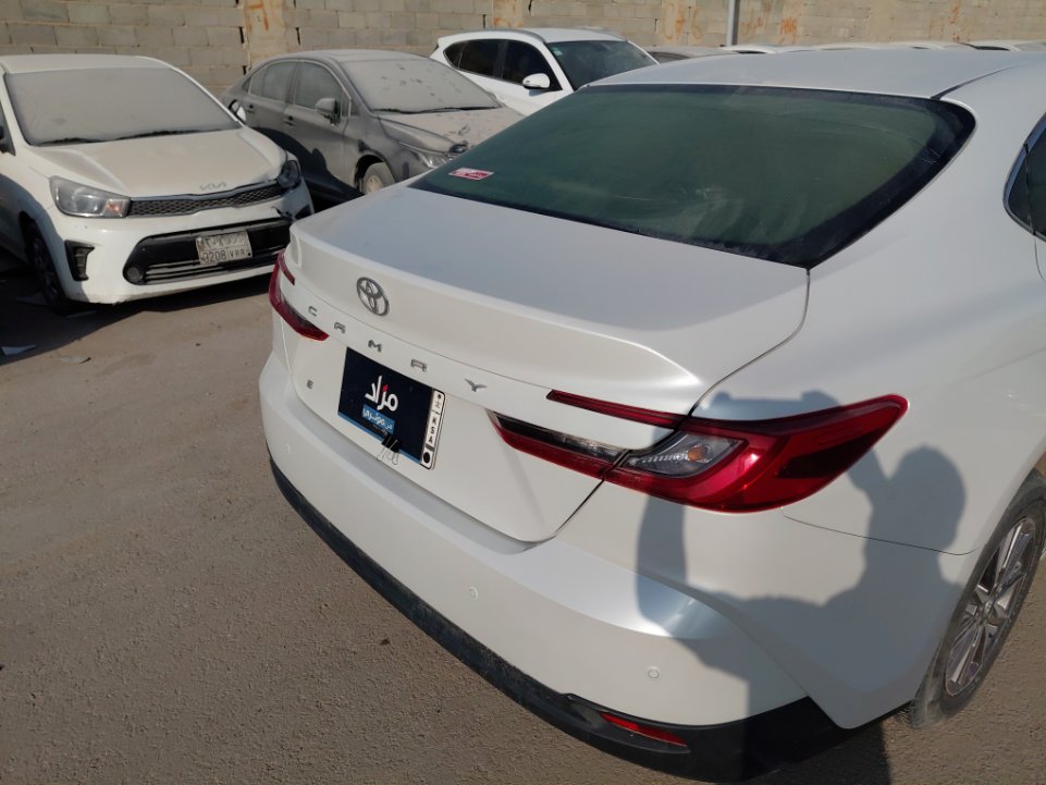 تويوتا كامري E 2025 image