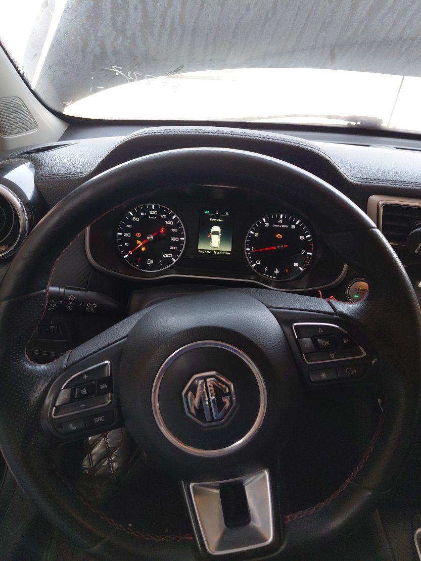 MG ZS عادي رياضية 2023 image