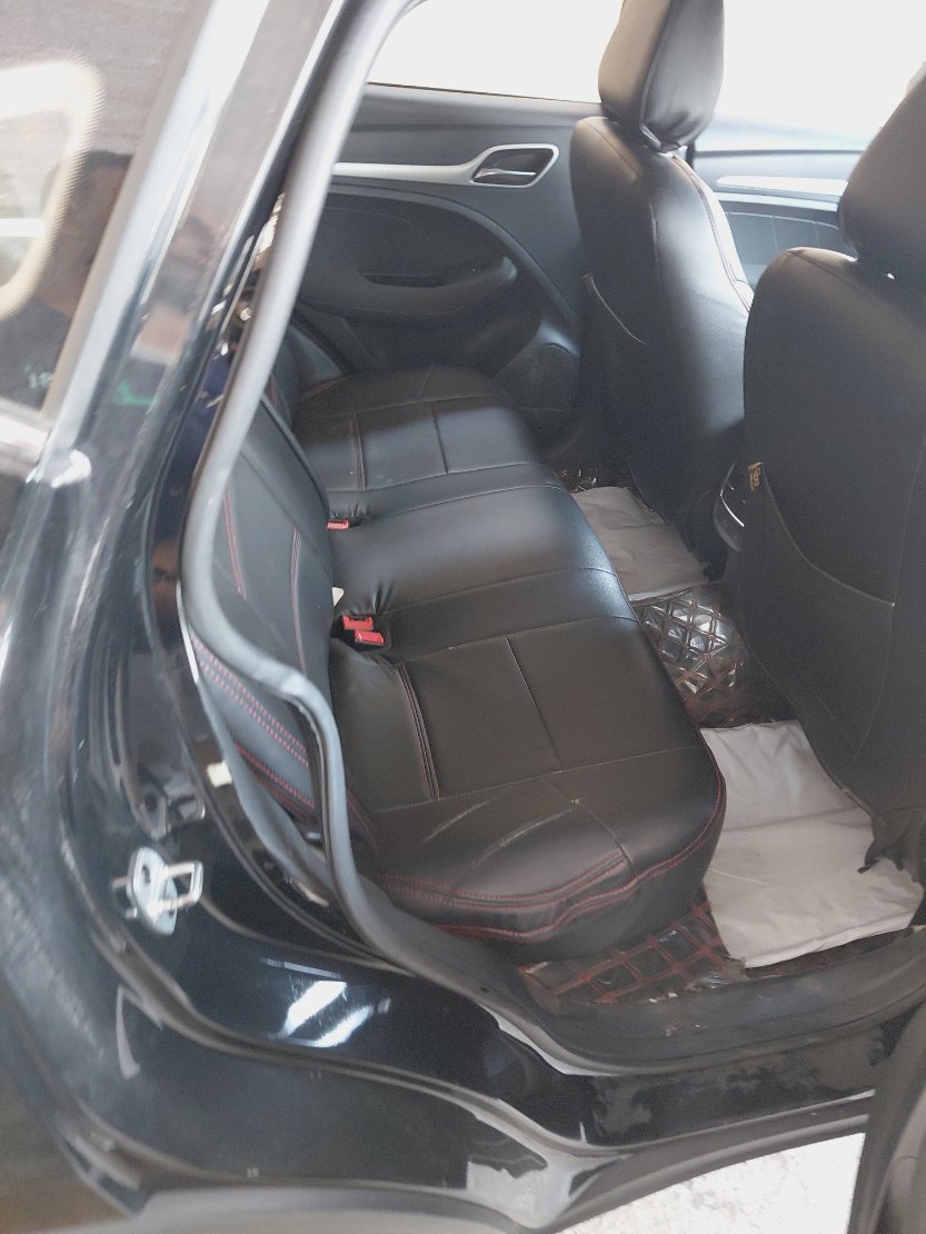 MG ZS عادي رياضية 2023 image