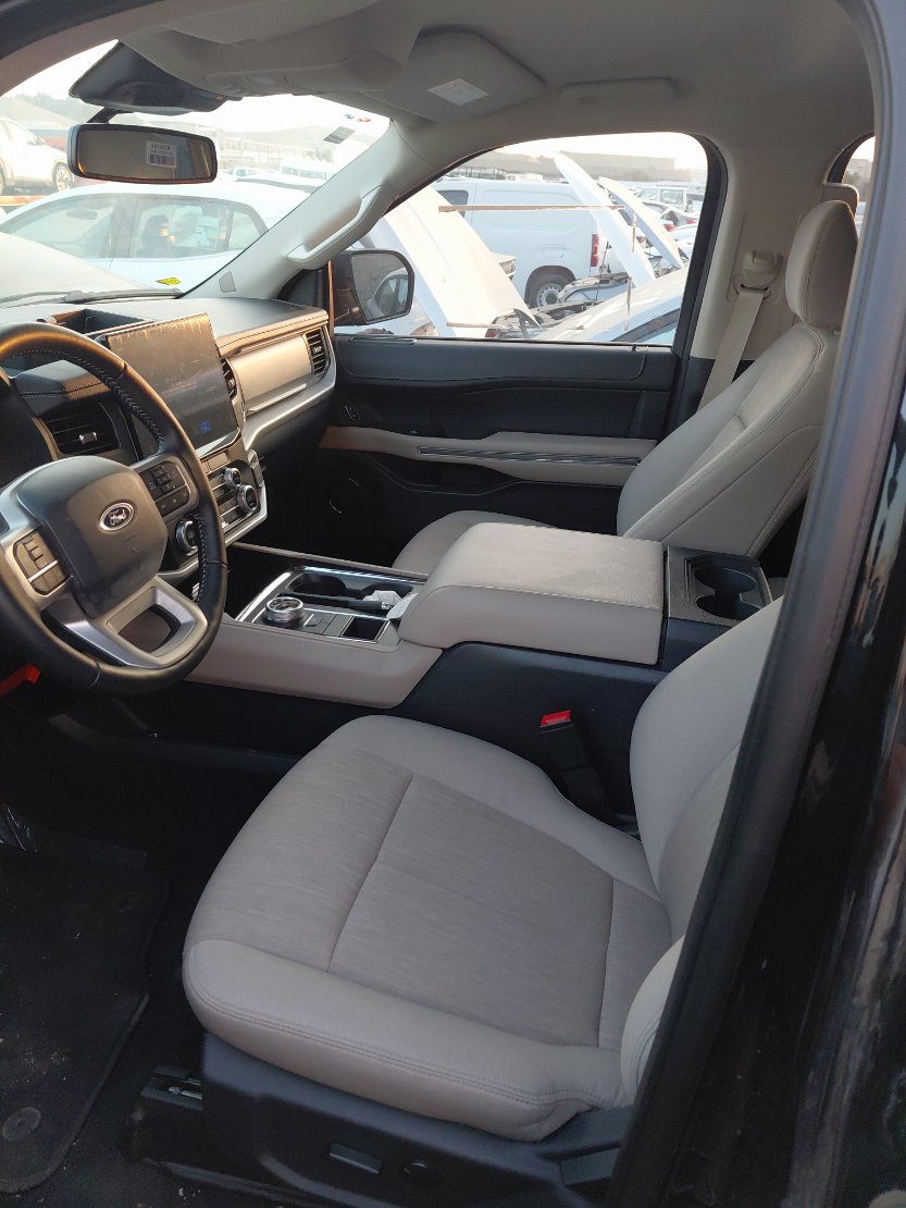 Ford Expedition XLT 2024 image