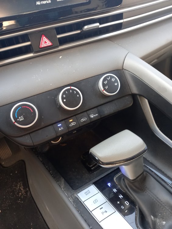 Hyundai Elantra  2024 image