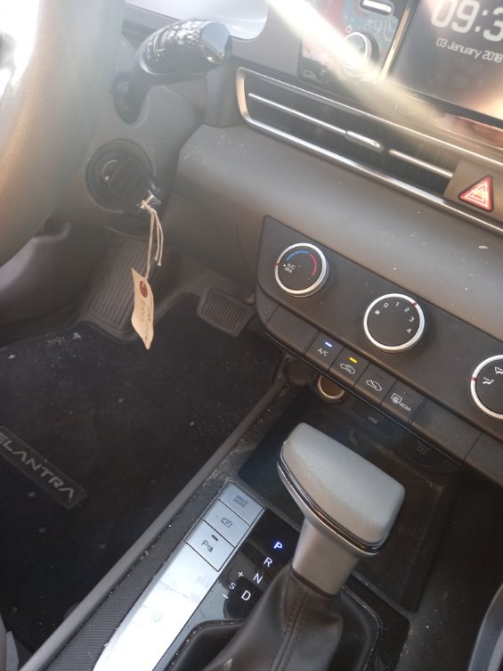 Hyundai Elantra  2024 image