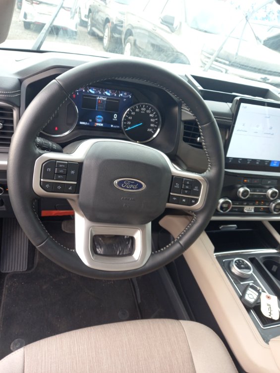Ford Expedition XLT 2024 image