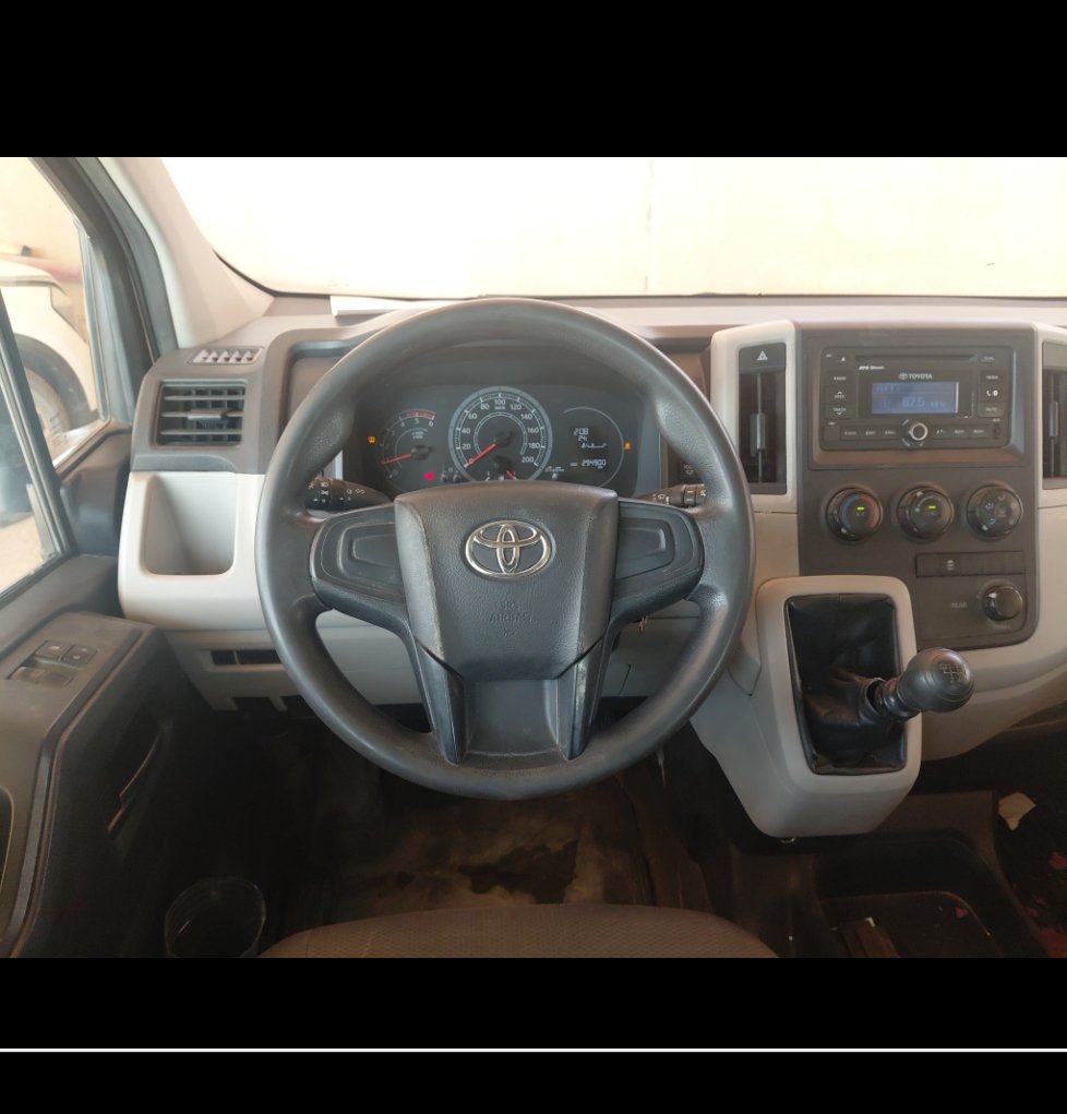 Toyota Hiace Bus  2020 image
