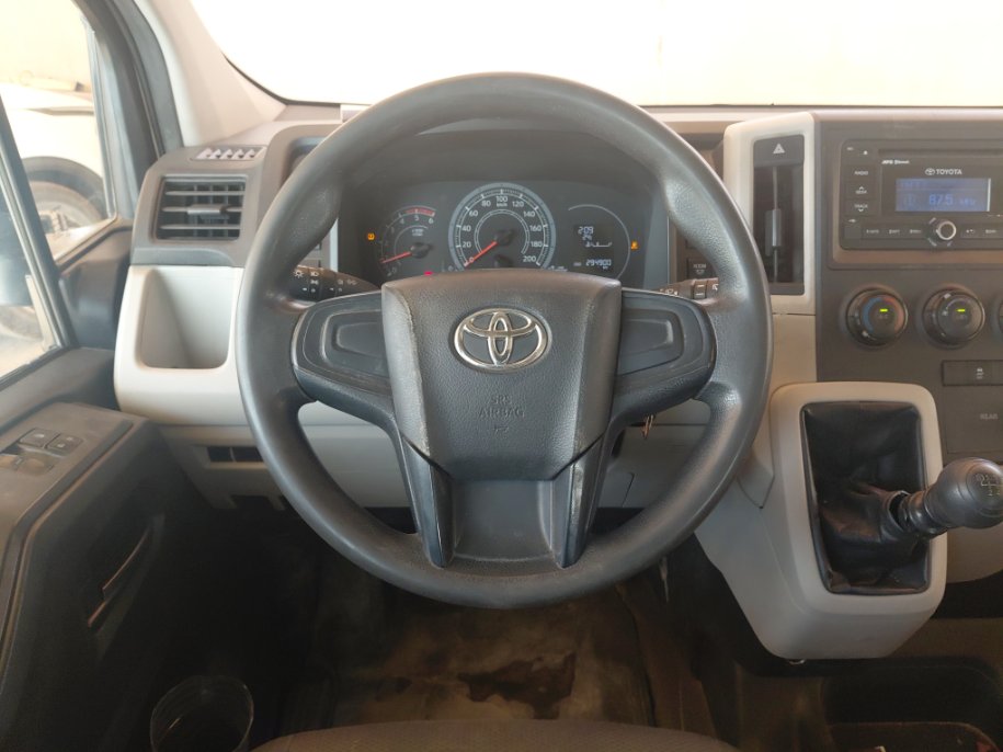 Toyota Hiace Bus  2020 image