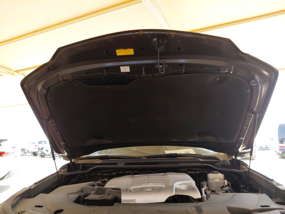Lexus LX 570 2021 image