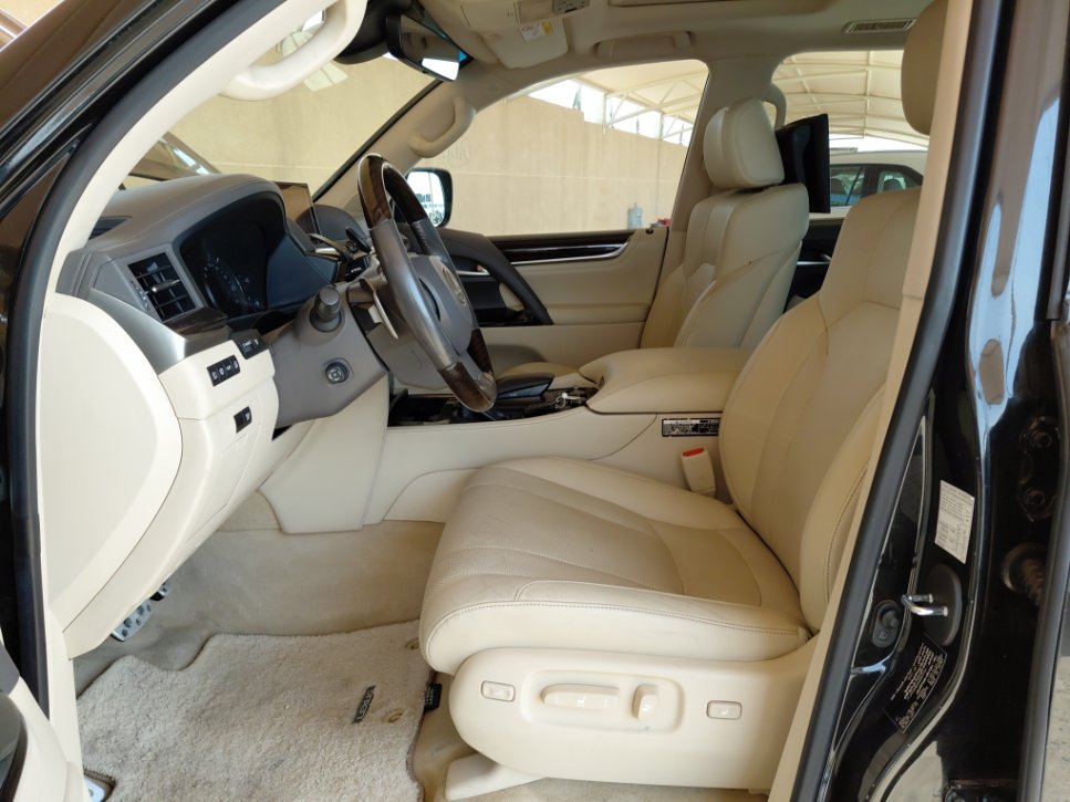 Lexus LX 570 2021 image