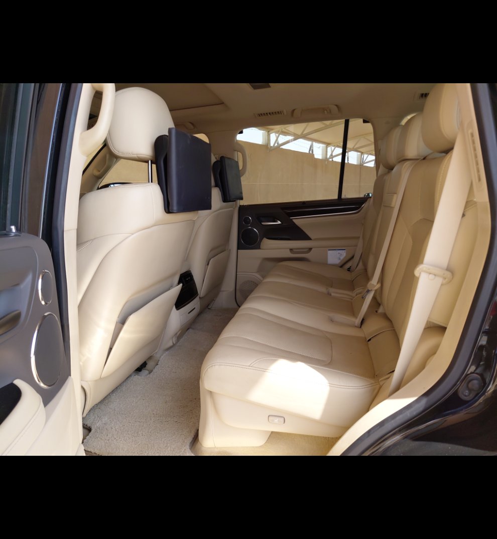 Lexus LX 570 2021 image