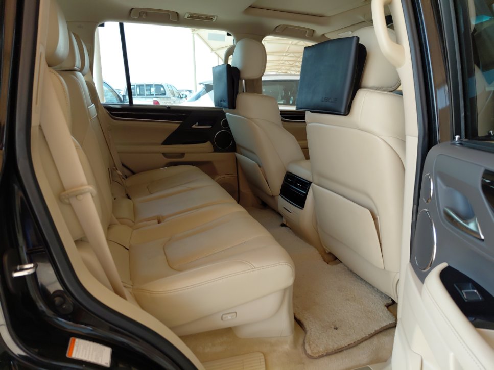 Lexus LX 570 2021 image