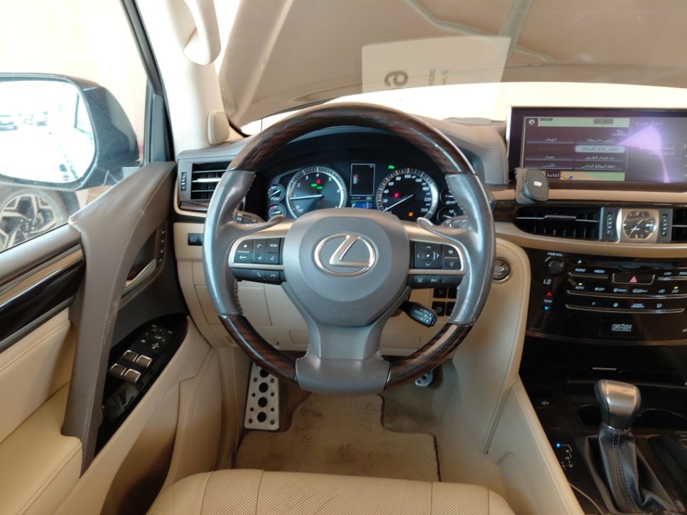 Lexus LX 570 2021 image