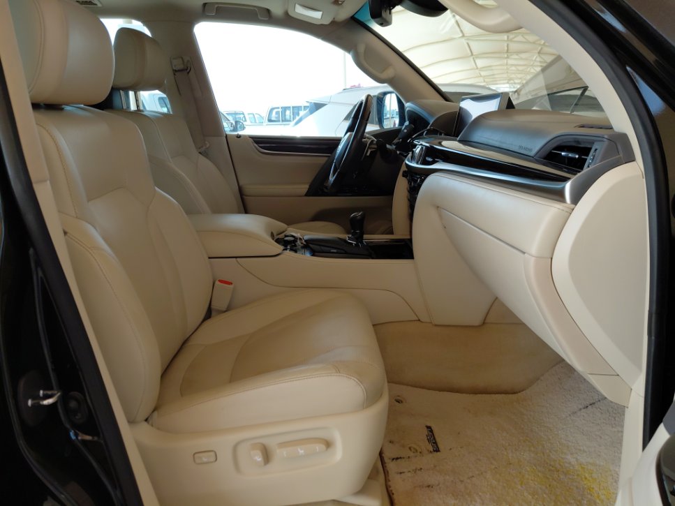 Lexus LX 570 2021 image