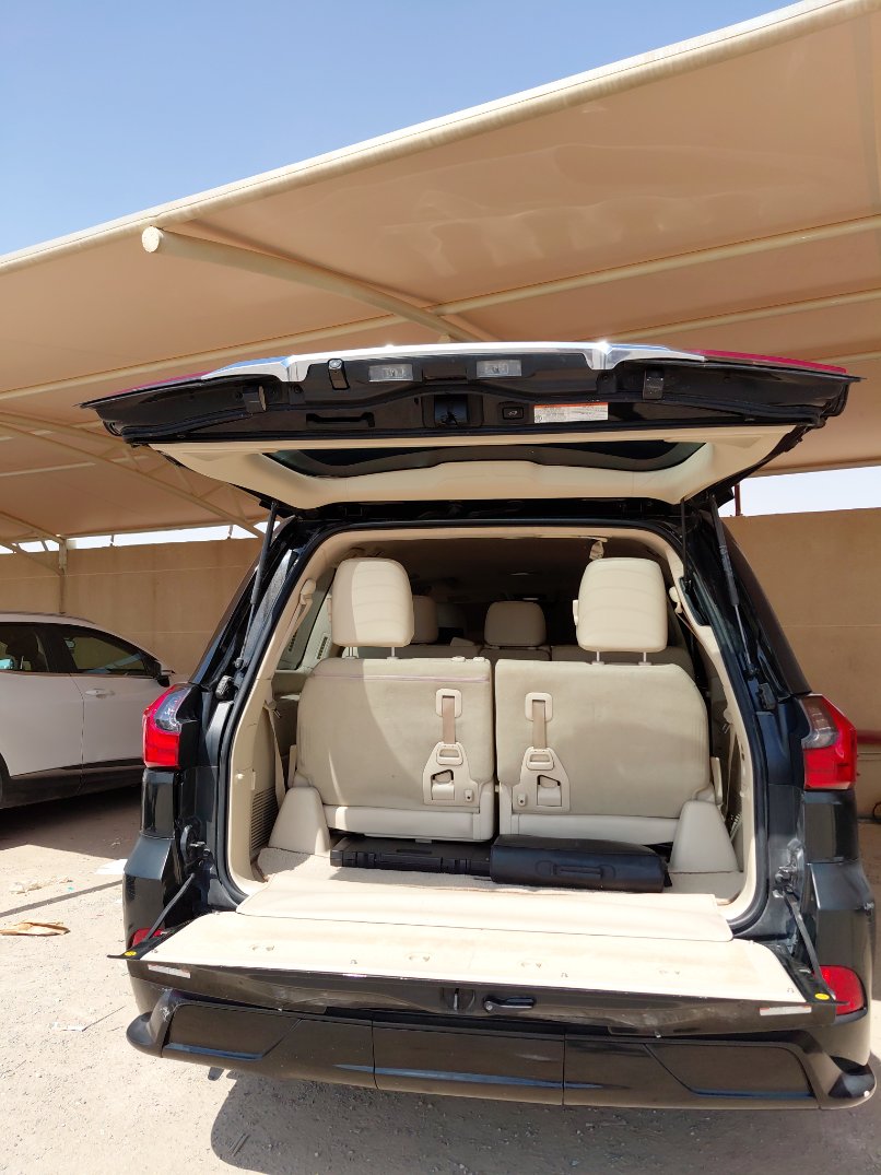 Lexus LX 570 2021 image