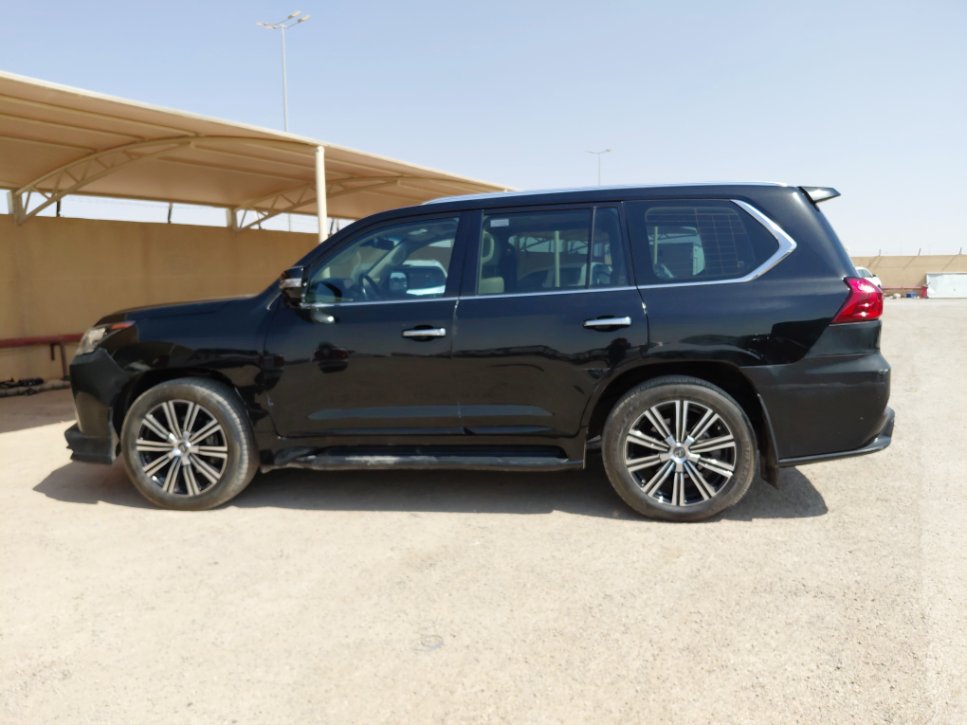 Lexus LX 570 2021 image