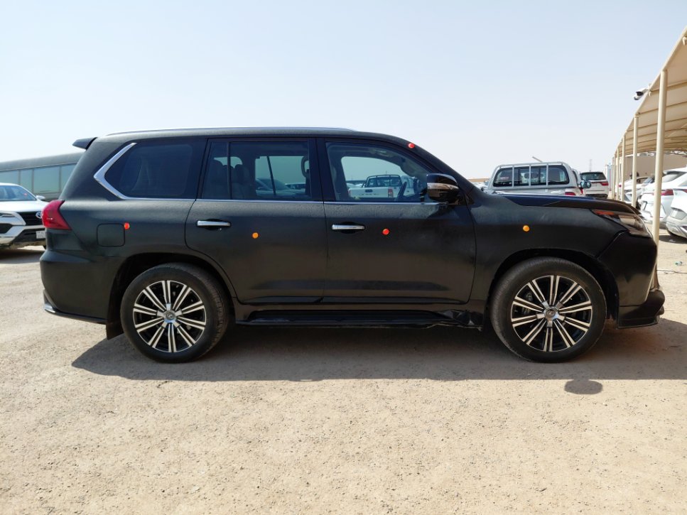 Lexus LX 570 2021 image