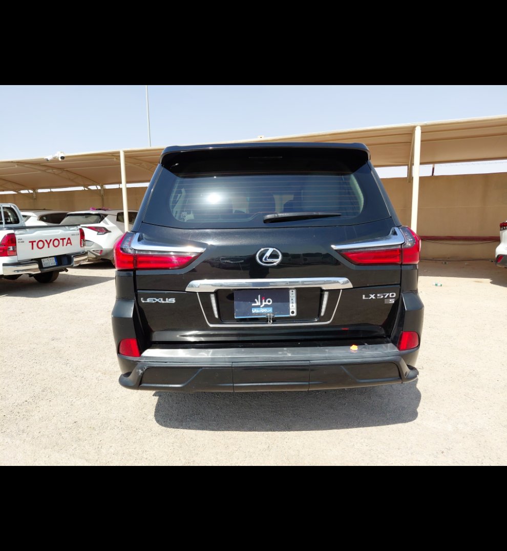 Lexus LX 570 2021 image