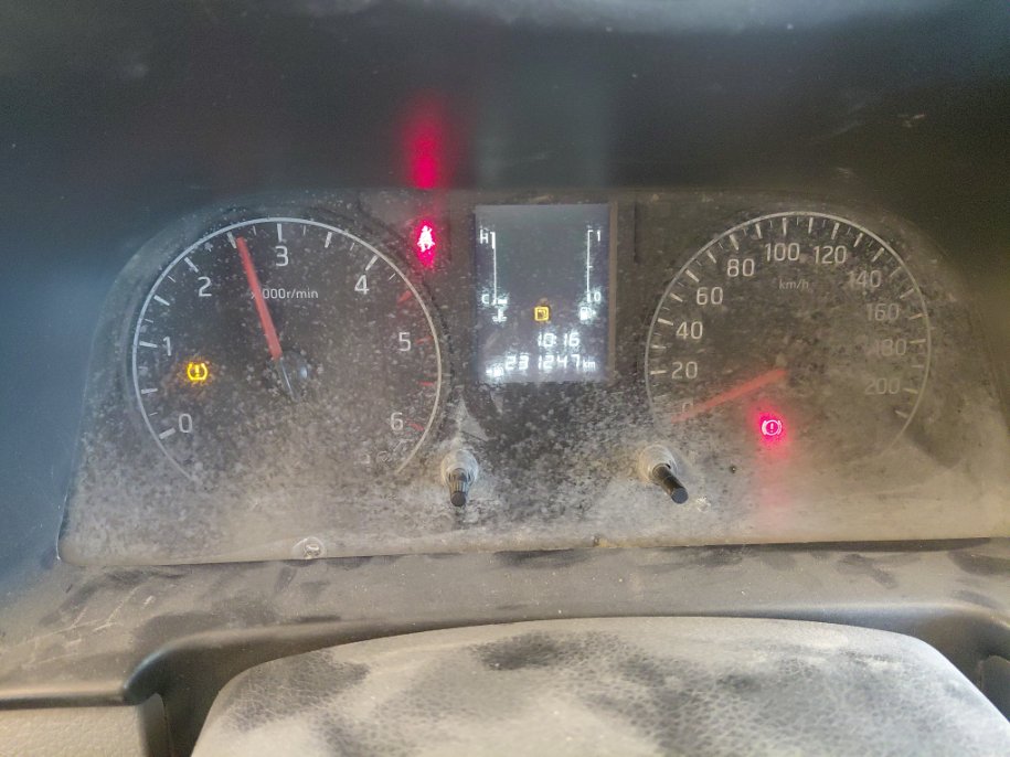 Nissan NV350 Urvan  2021 image