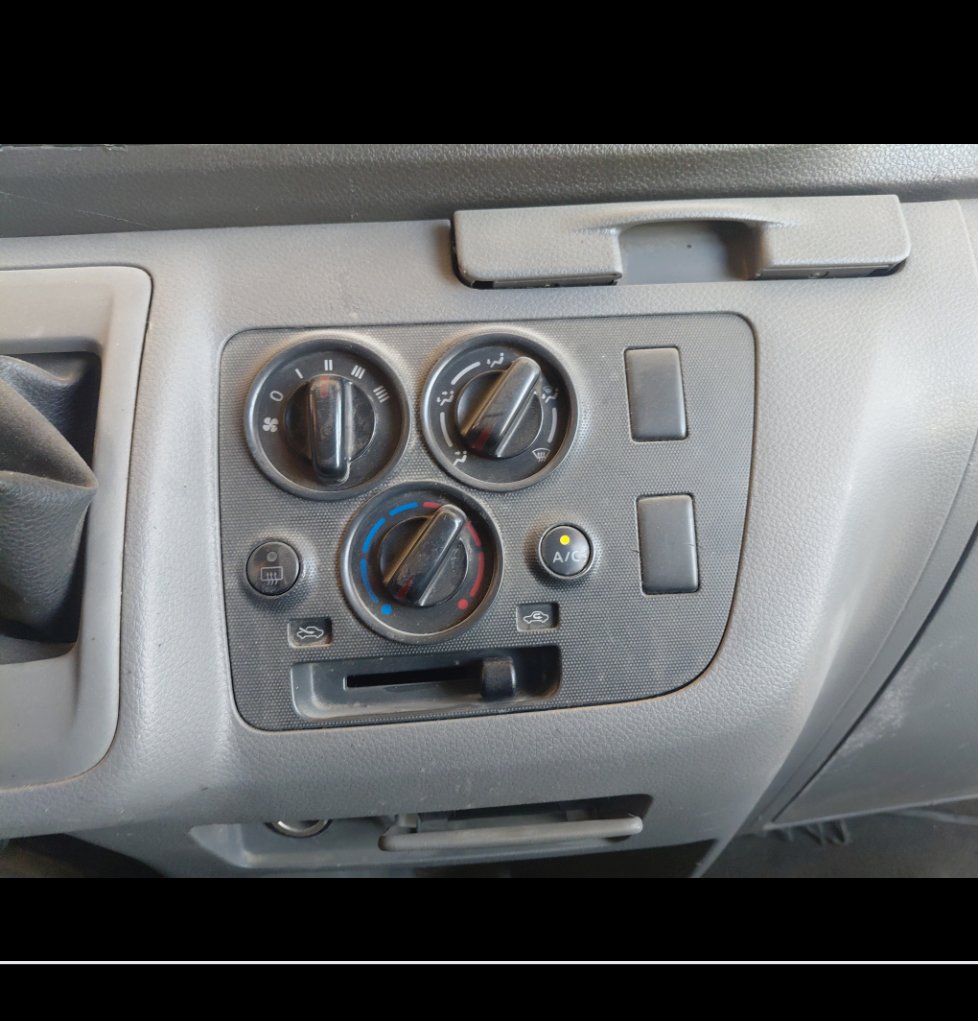 Nissan NV350 Urvan  2021 image