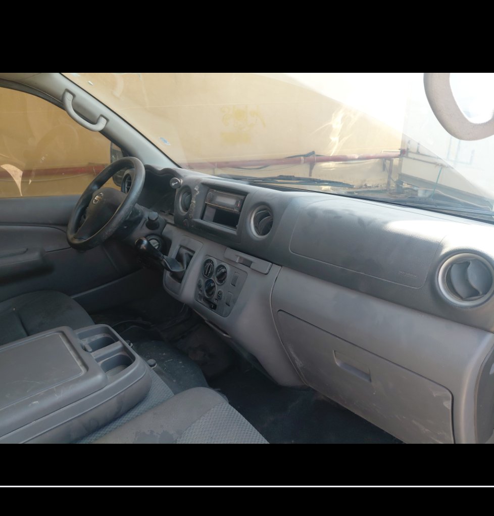 Nissan NV350 Urvan  2021 image