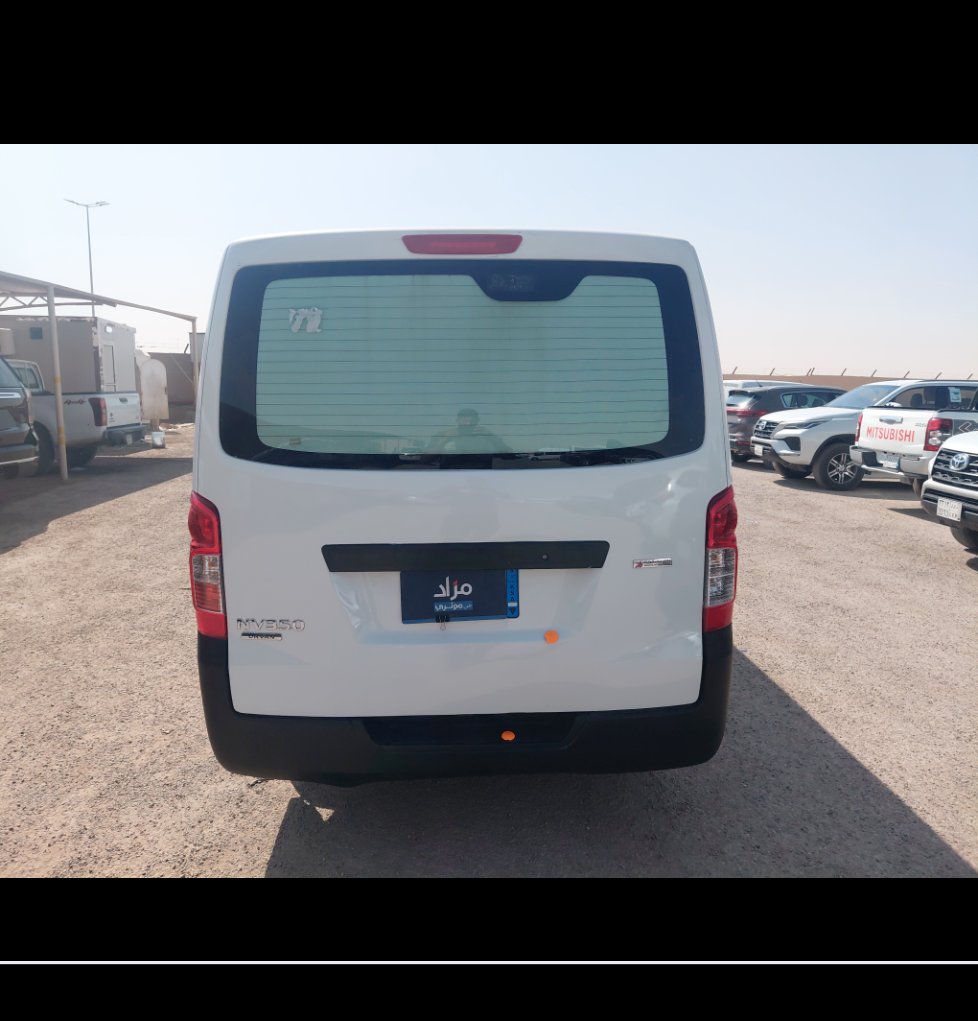Nissan NV350 Urvan  2021 image