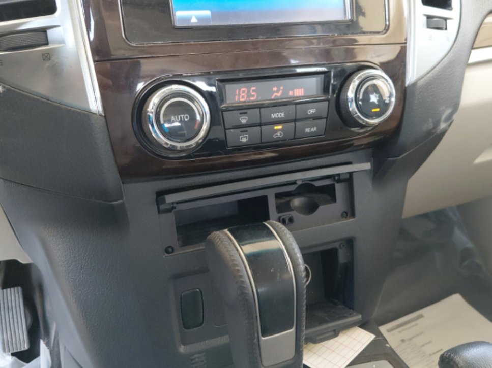ميتسوبيشي باجيرو جي ال اس رياضية 2019 image