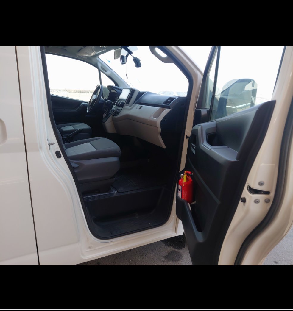Toyota Hiace Bus  2025 image