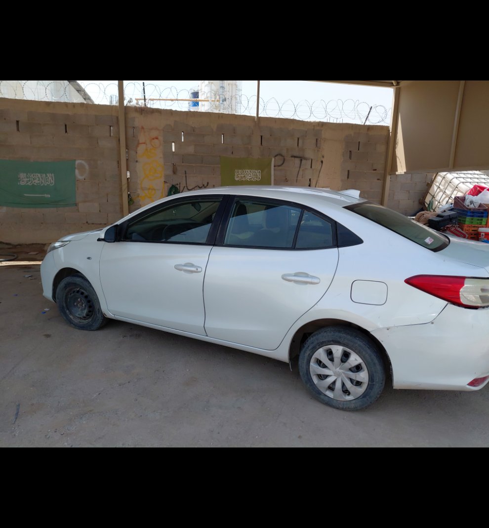 تويوتا يارس Y FLT 2021 image