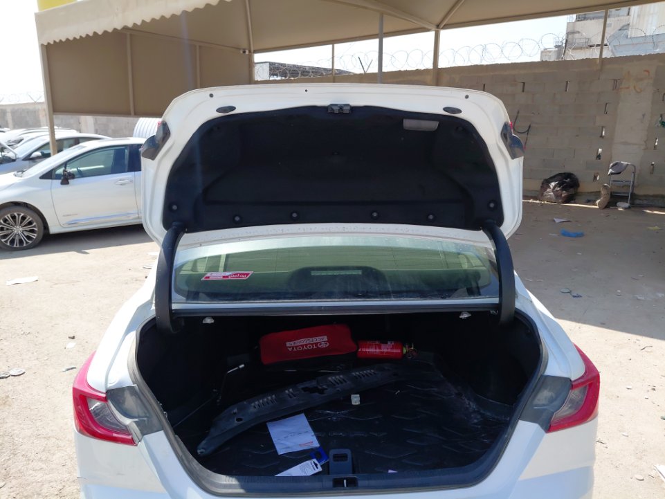 Toyota Camry LE 2025 image