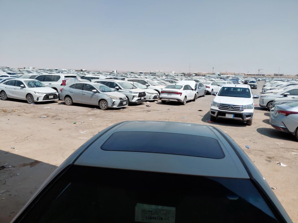 Toyota Camry LE 2025 image
