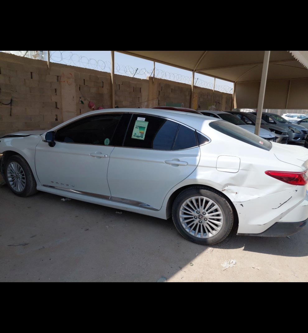 Toyota Camry LE 2025 image