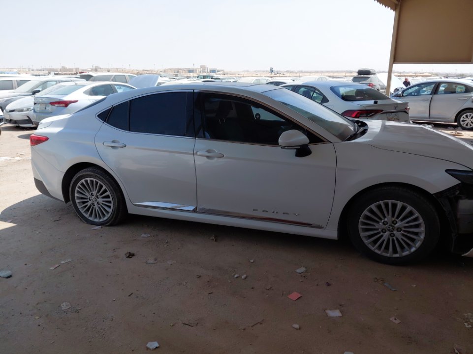 Toyota Camry LE 2025 image