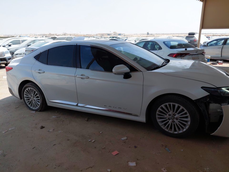 Toyota Camry LE 2025 image